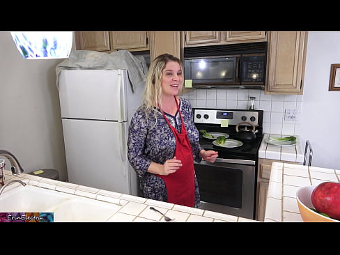 ❤️ Stepmom u munghje in cucina prima di a so data ❌ Porno anale à co.hentaisun.ru ﹏